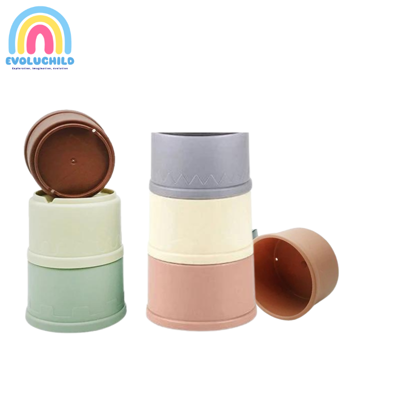 Set de 8 gobelets empilable - Stimulation de l'éveil et de la motricité